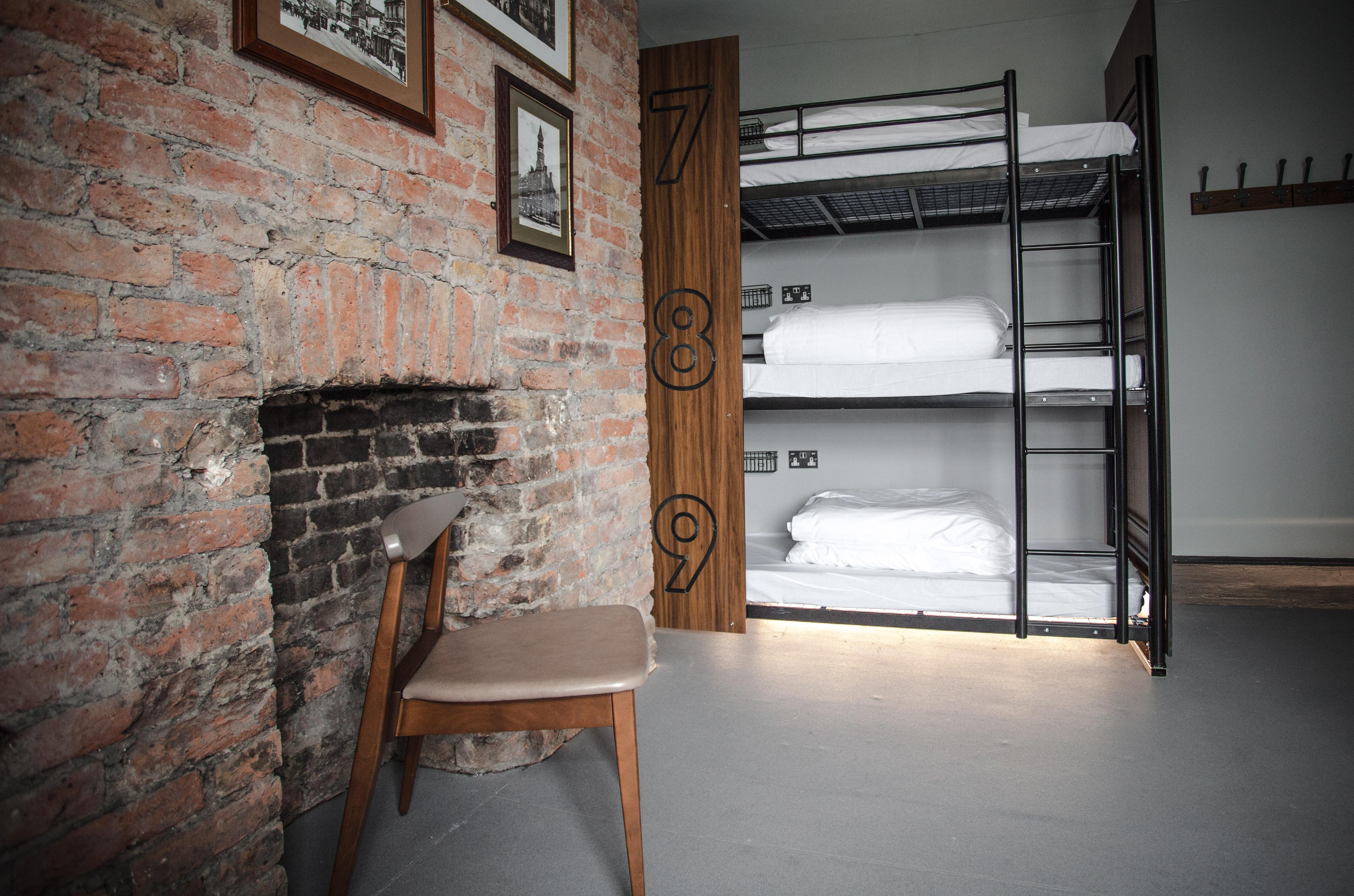 ผับเลิฟ แอด เดอะ คราวน์ แบตเตอร์ซี Hostel ลอนดอน ภายนอก รูปภาพ