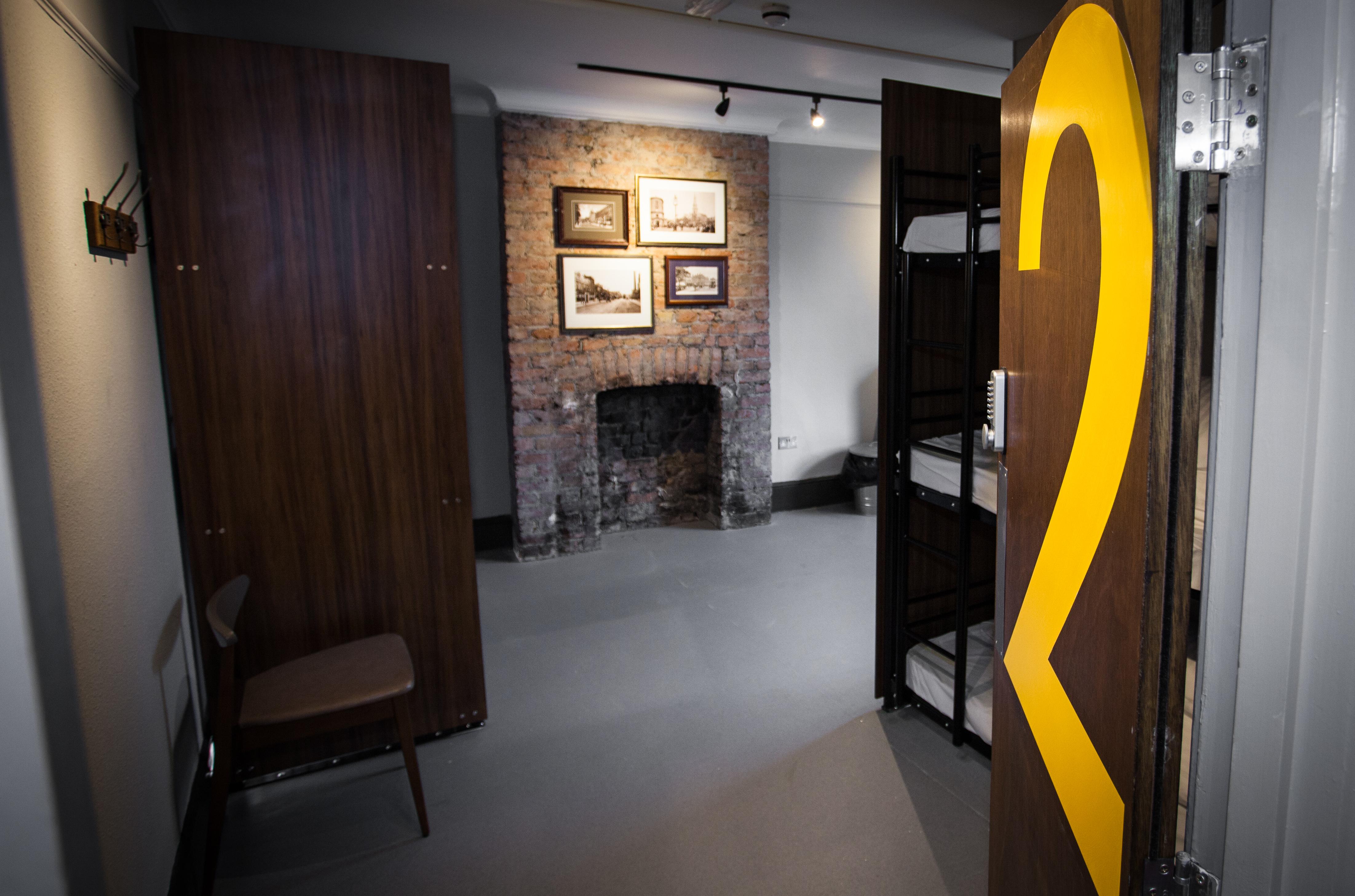 ผับเลิฟ แอด เดอะ คราวน์ แบตเตอร์ซี Hostel ลอนดอน ภายนอก รูปภาพ