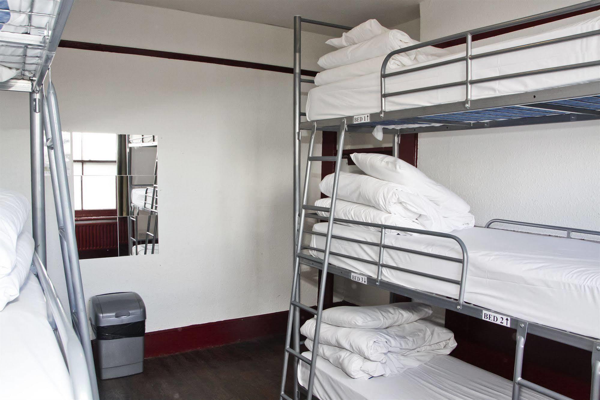 ผับเลิฟ แอด เดอะ คราวน์ แบตเตอร์ซี Hostel ลอนดอน ภายนอก รูปภาพ